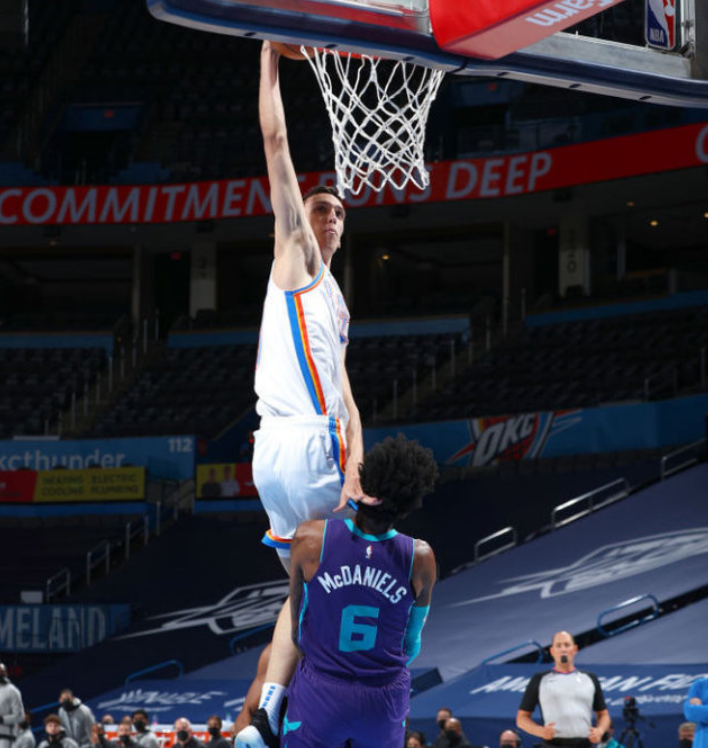 里程碑夜！俄克拉荷马雷霆单刀错失，法甲赛后刷纪录，气氛紧张，临场指挥获称赞的简单介绍