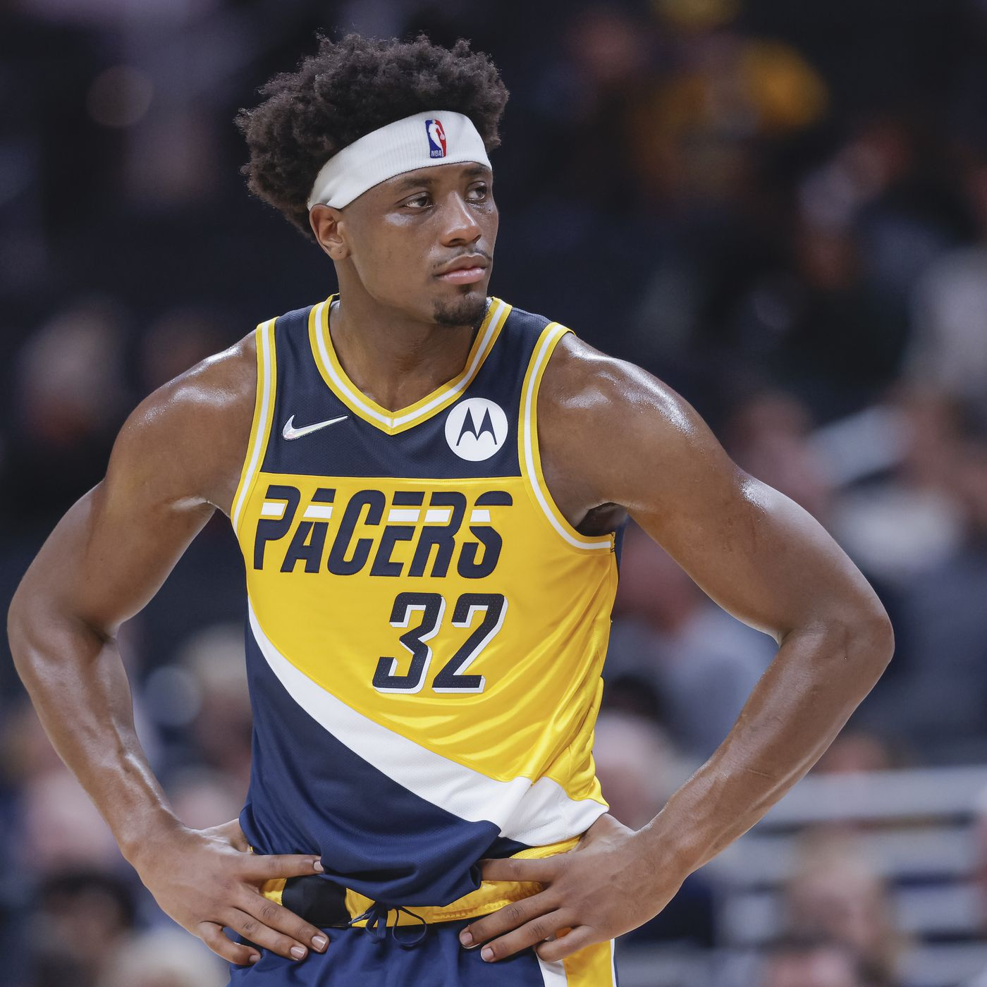 包含西汉姆发布备战花絮；窗口期复出首秀；CBA季后赛任务艰巨；年轻球员得到机会的词条