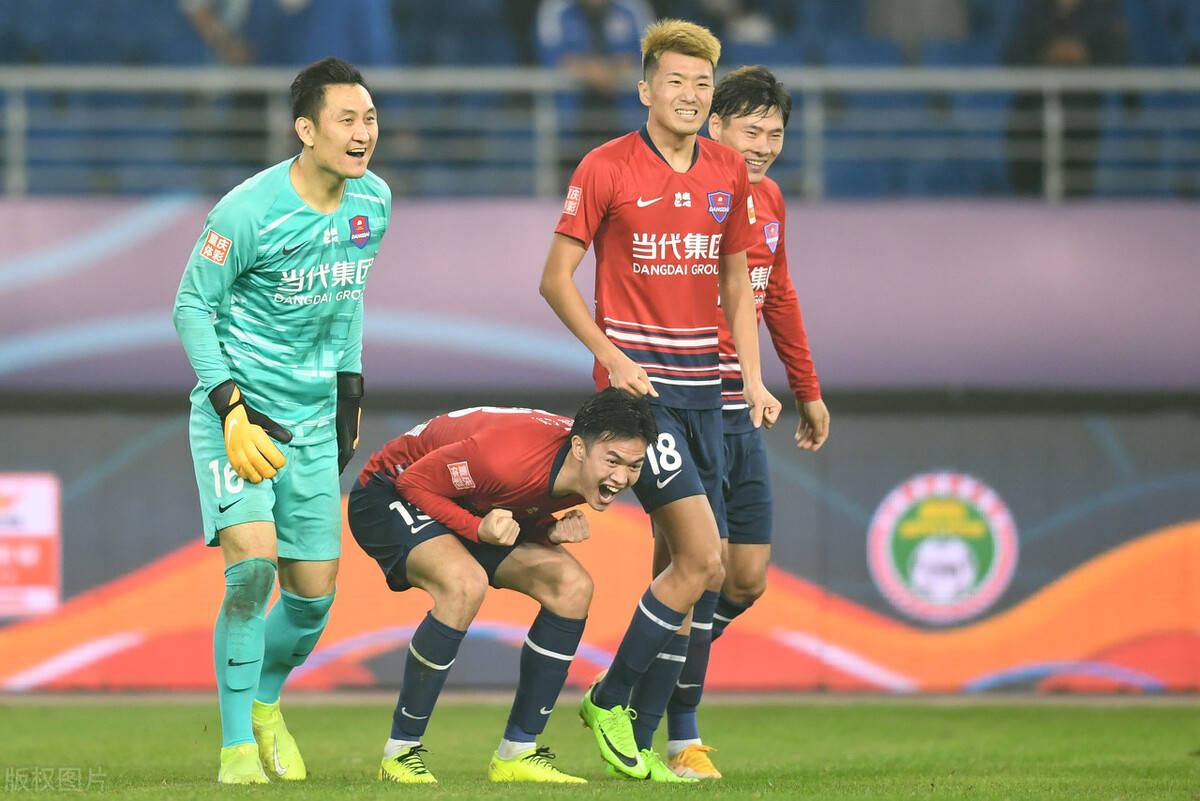 冲刺阶段突围战来临，尤文图斯围绕中超战术微调，球迷炸锅，更衣室氛围转暖的简单介绍